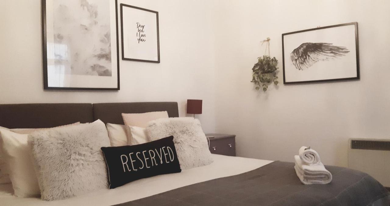 Sleep, Eat, Repeat Bed And Breakfast Macclesfield Dış mekan fotoğraf